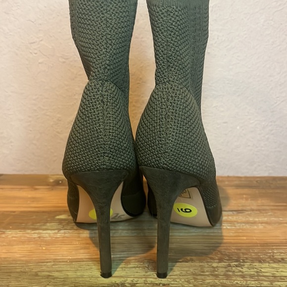 Nicole Miller Green Knitty Sweater Heeled Booties - Size 9 - Picture 6 of 9